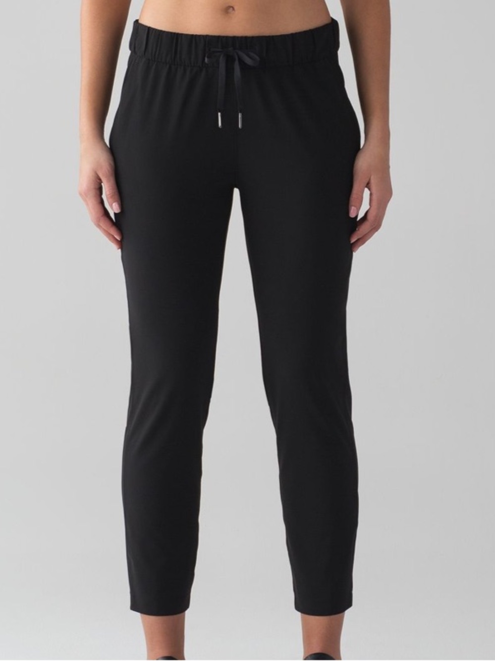lululemon size 12 On The Fly Woven ankle length Pant in Black